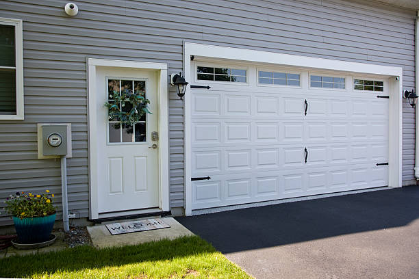 24/7 Emergency Garage Door Panel Replacement experts in Senoia, GA